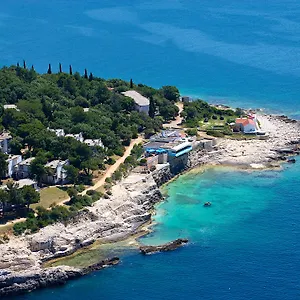 **** Pribjeći Arena Verudela Croatia