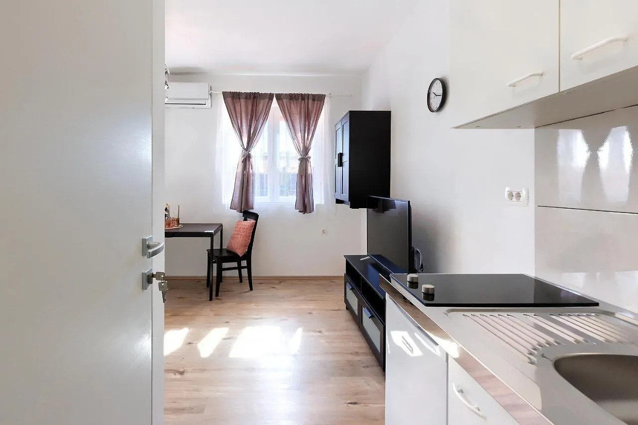 Monte Zaro Hostel Pula 0*,  Croatia